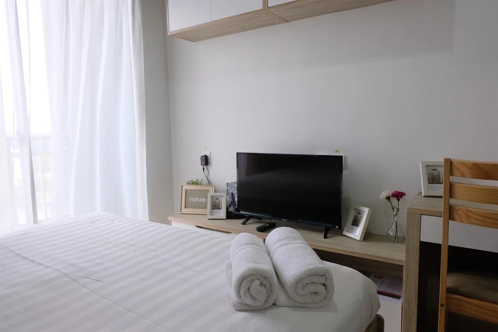 Brand New Compact Modern Studio Springwood Apartment