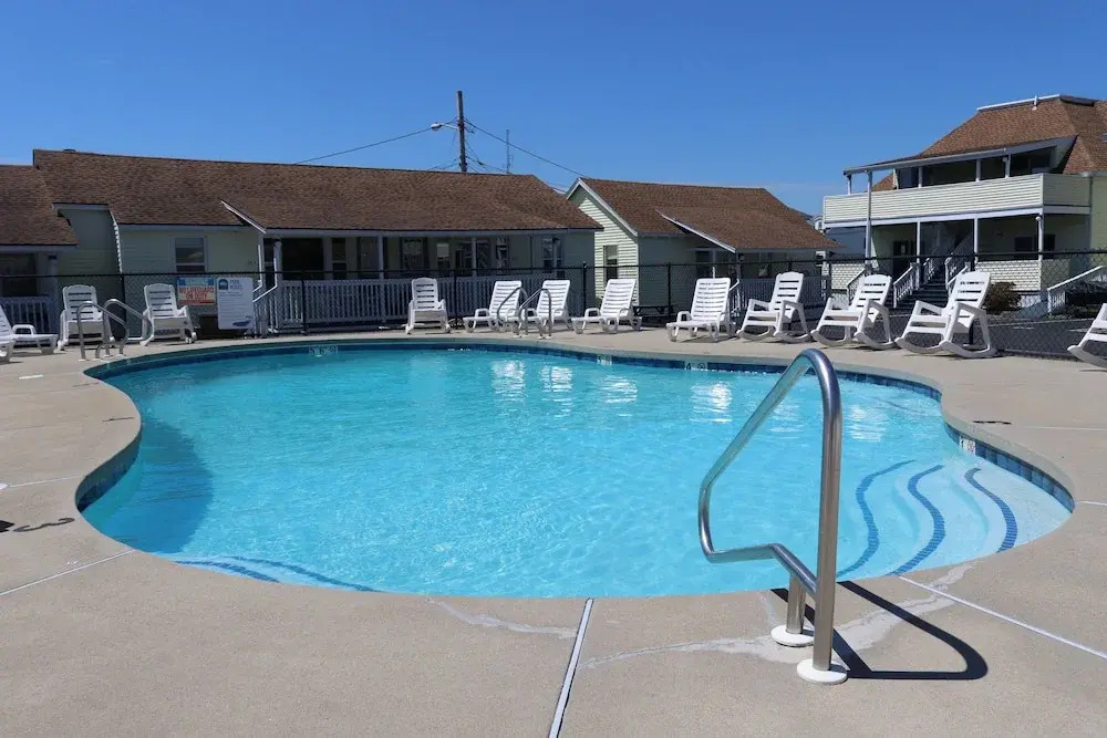 Mainsail Inn & Cottages