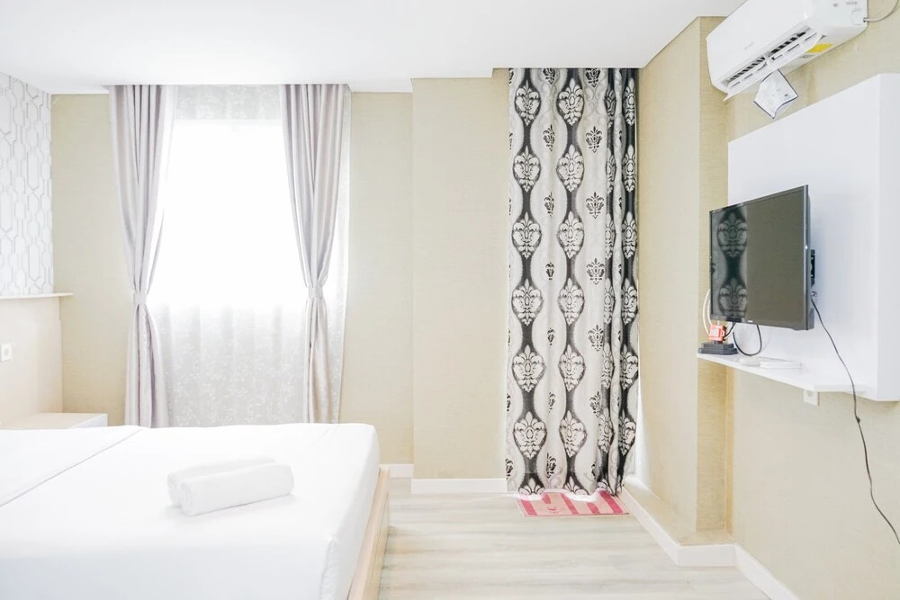 Spacious and Compact Studio Room at Bintaro Icon Apartment