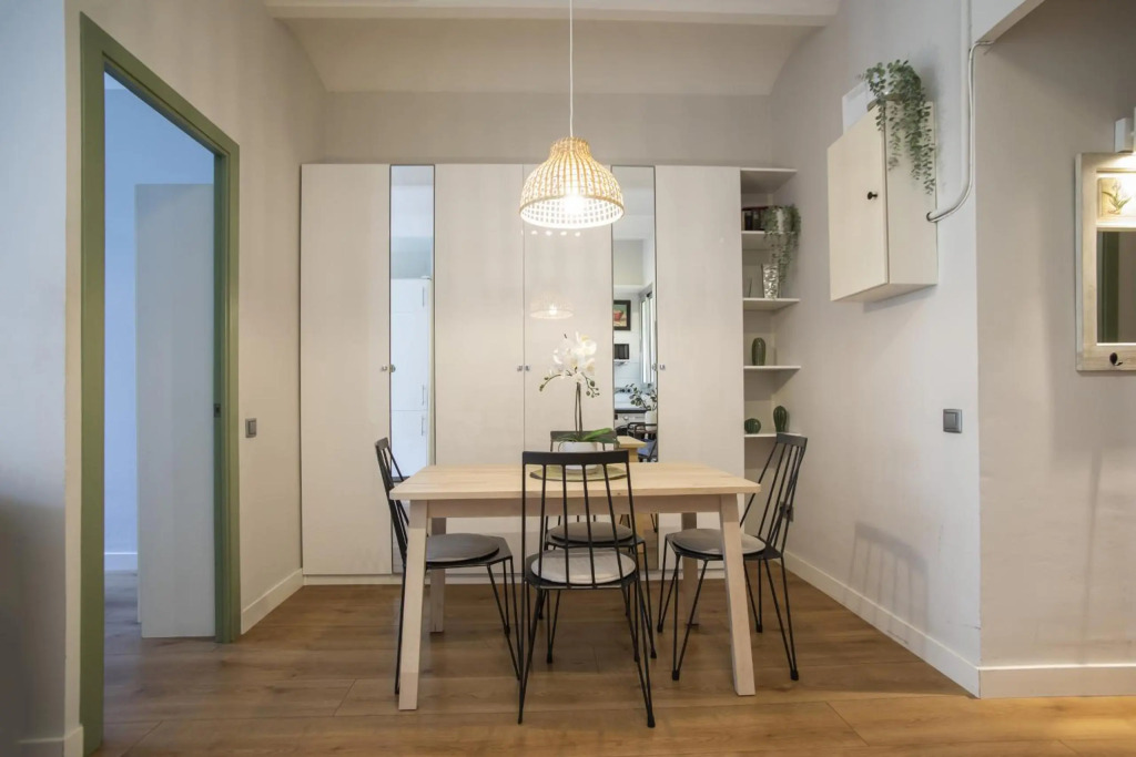31ENT335 - Mediterranean decorated apartment
