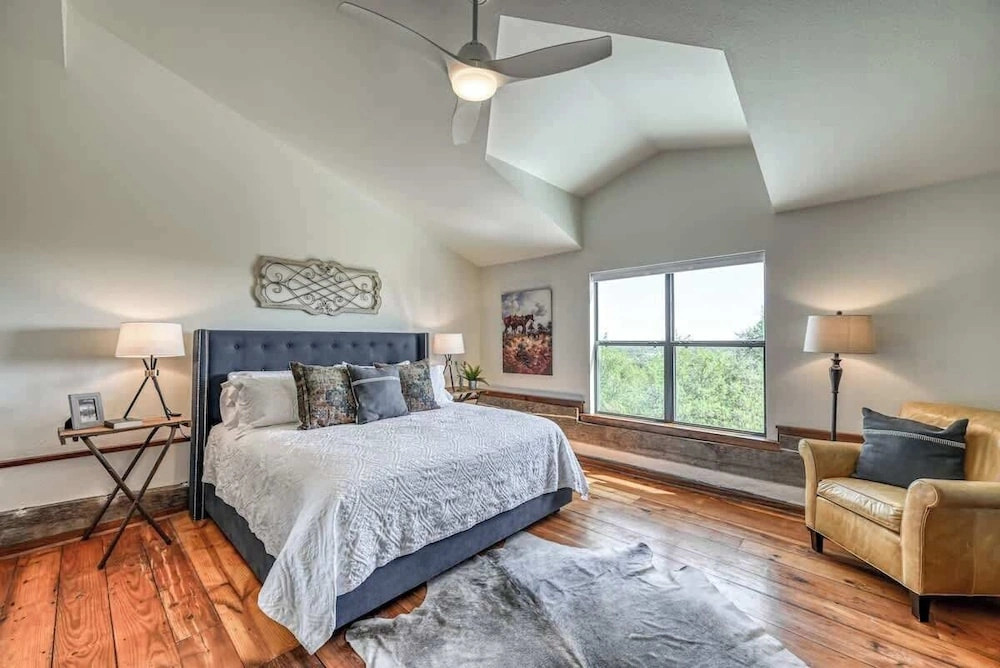 Luxury 23-acre Ranch With Hottub Near Alamosprings