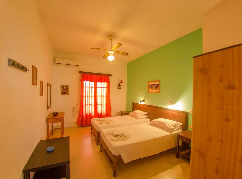 Yannas Apartments