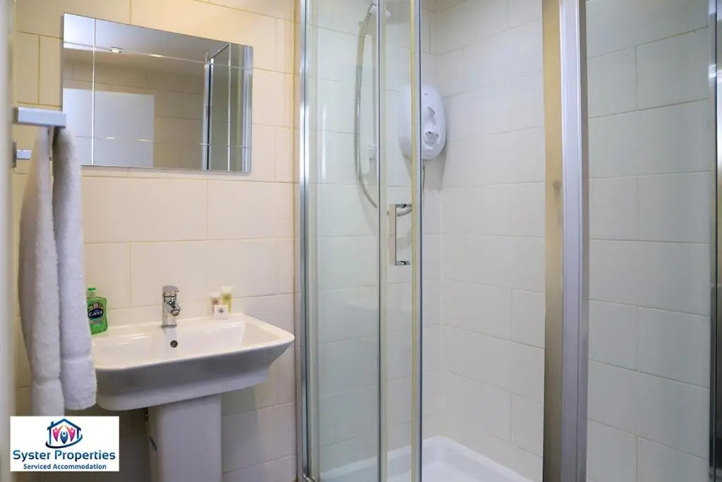 Syster Properties Serviced Accommodation Leicester 5 Bedroom House Glen View