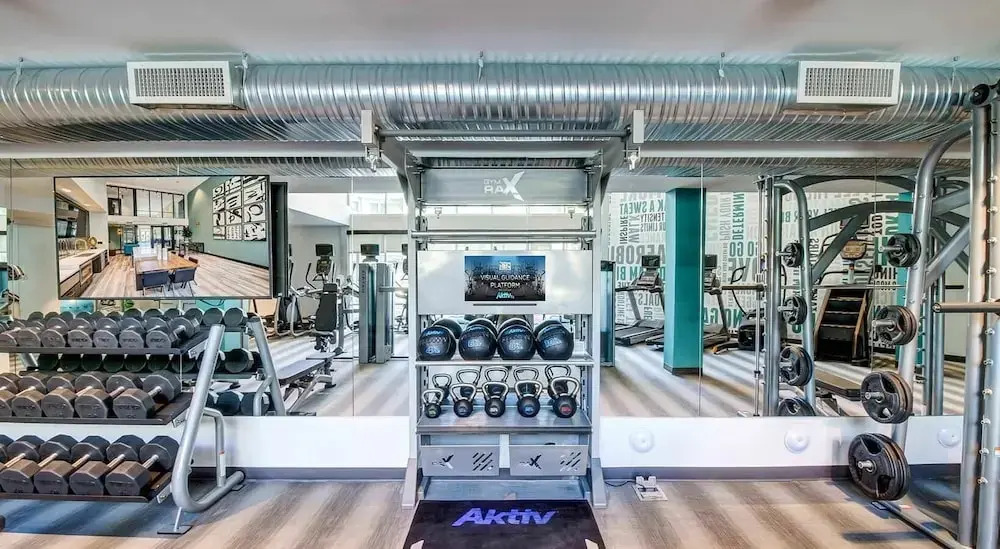 Landing Stylish 1BD Gym Clubhouse