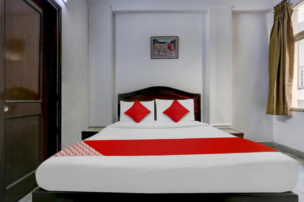 OYO Flagship IAE522 Hotel Cozzy Homes Stay