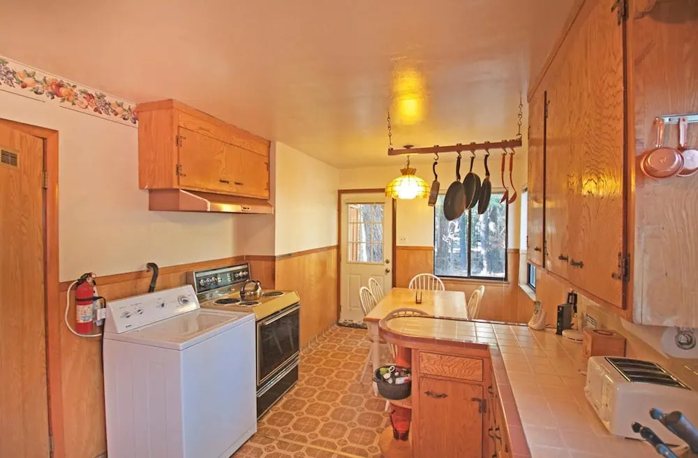 Balsam House - Walk to Lake & Private Beach Area