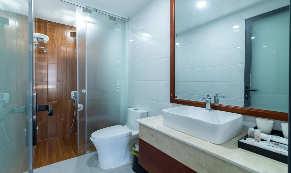 Vương Quốc 3 Hotel