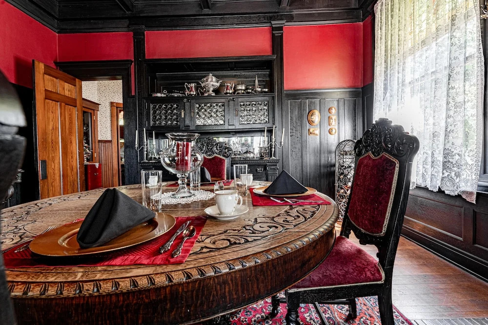 Vrooman Mansion B&B