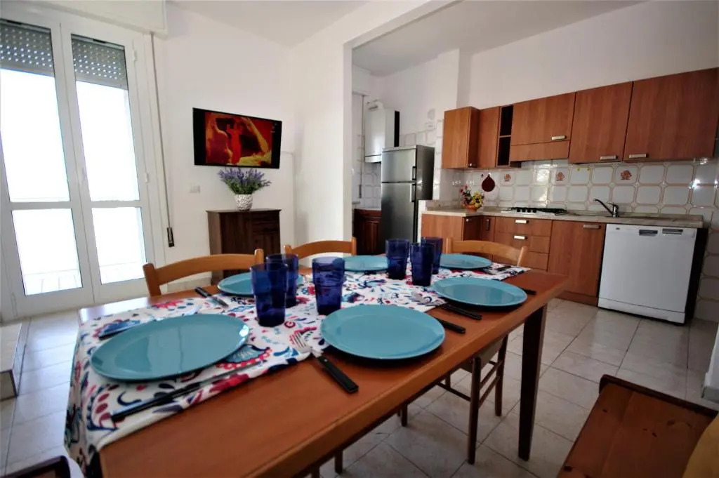 ELENA ATTICO con TERRAZZA, SOLARIUM VISTA MARE e piscina condominiale