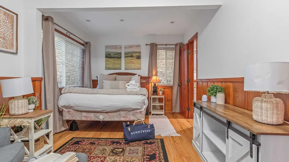 Minutes to Lake Arrowhead Village Cozy Secluded Cedar Cove by AvantStay