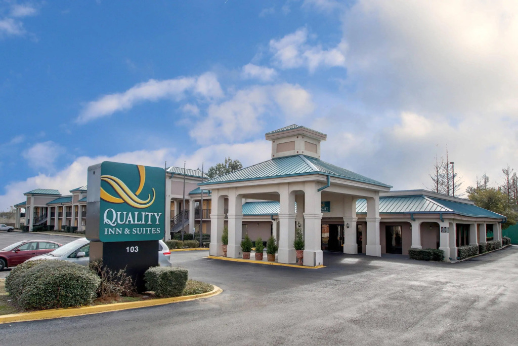 Quality Inn & Suites Clinton - Jackson West