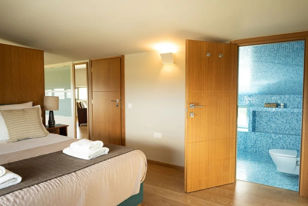 Villa - Sleeps 10 - Pool - Parking - Pool Table