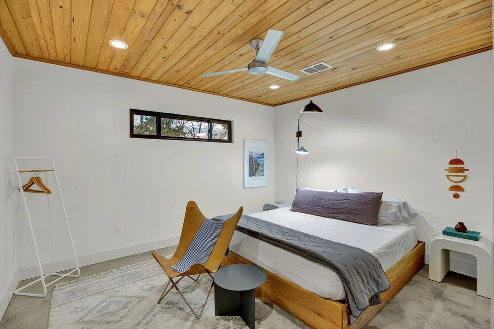 New! Stunning Modern Luxury Rental Steps to Main!