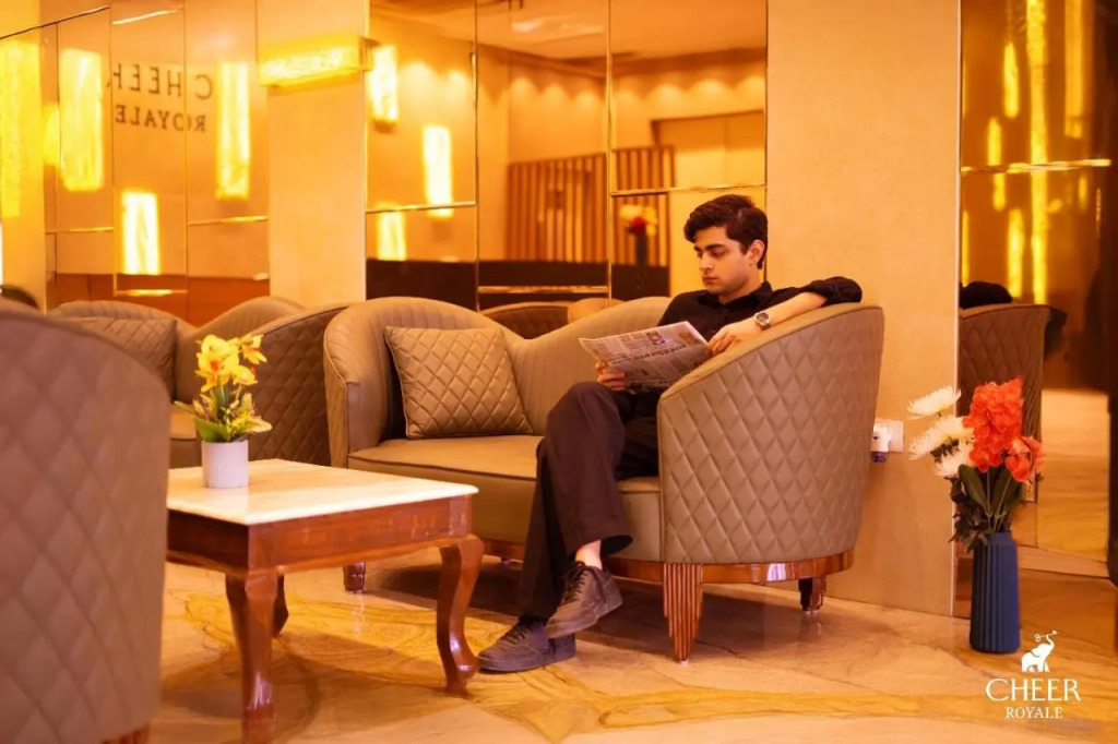 Hotel Cheer Royale