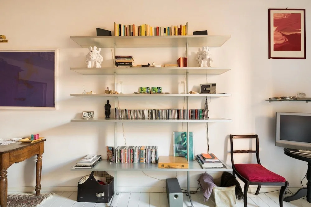 Reginella White Apartment