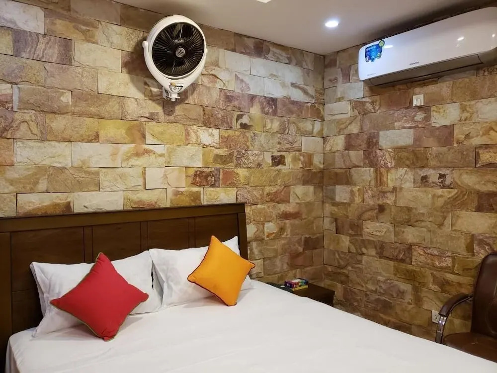 Midway Inn Hotel