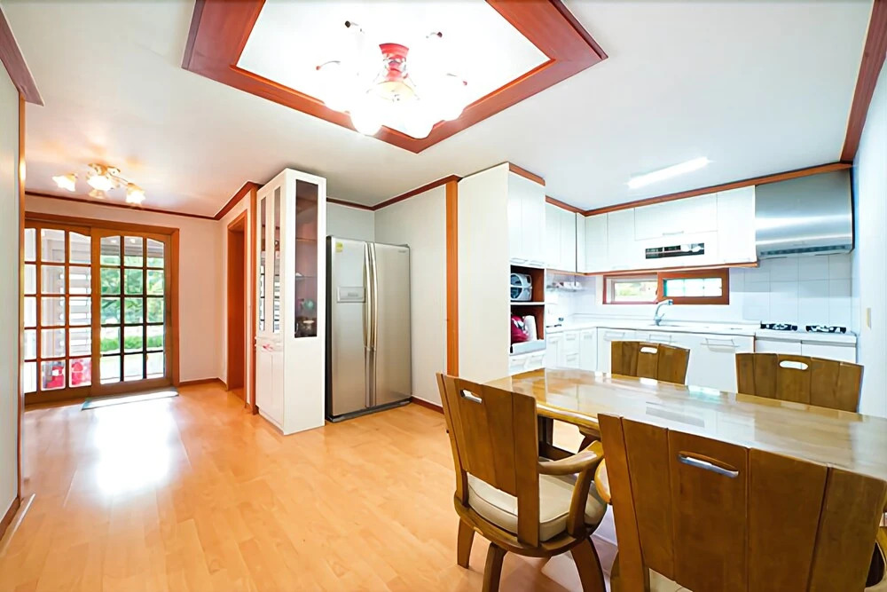 Hongcheon White House Pension