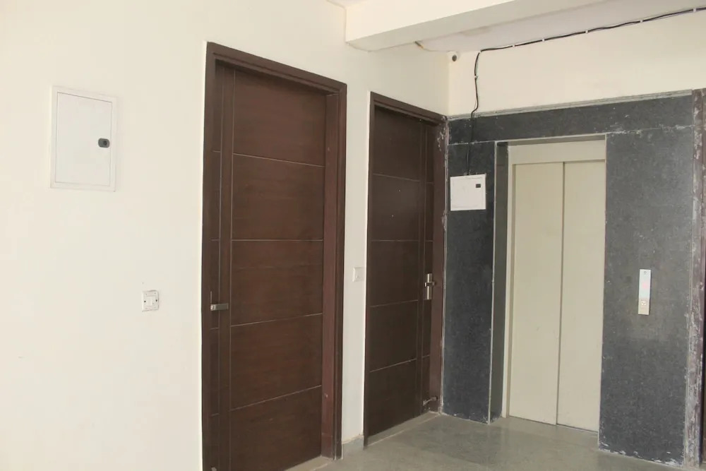 Hotel South Delhi Inn Just 10 Minute Away Form Nizamuddin Railway Station