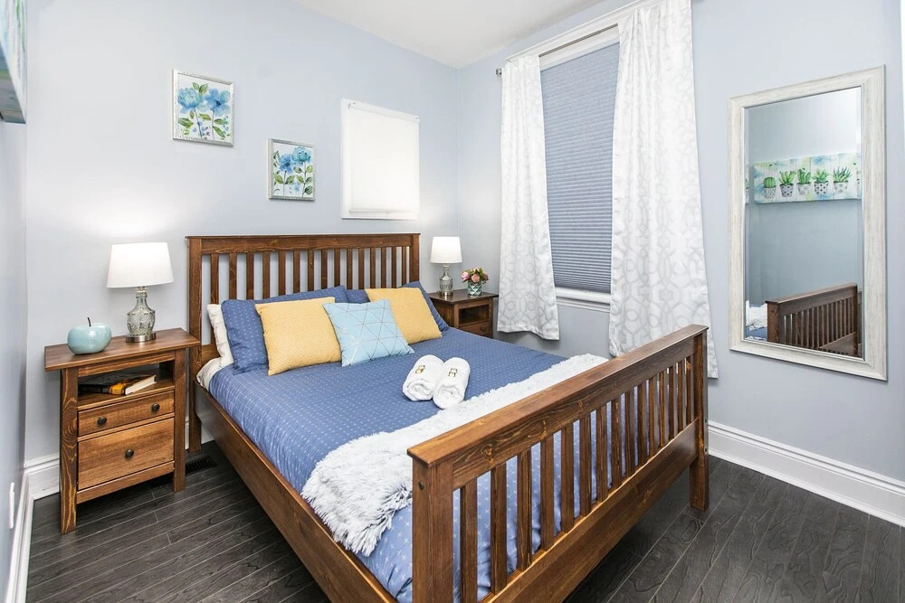 Newly Renovated - 2BR - Steps to Little Italy
