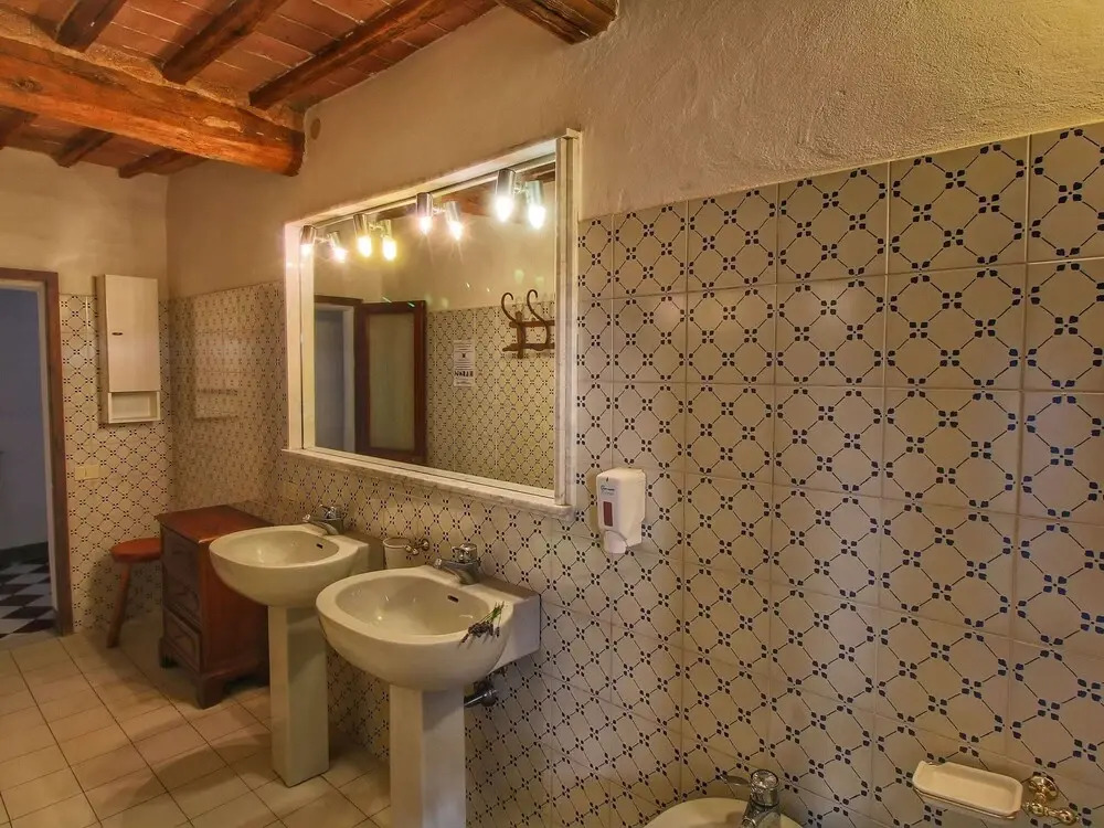Cozy Farmhouse with Swimming Pool in Le Tolfe near Florence