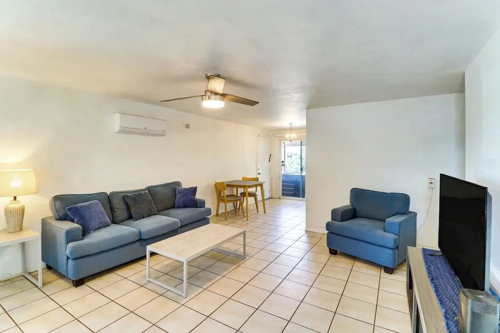 Pets Welcome: Hot Tub Haven in Albuquerque!