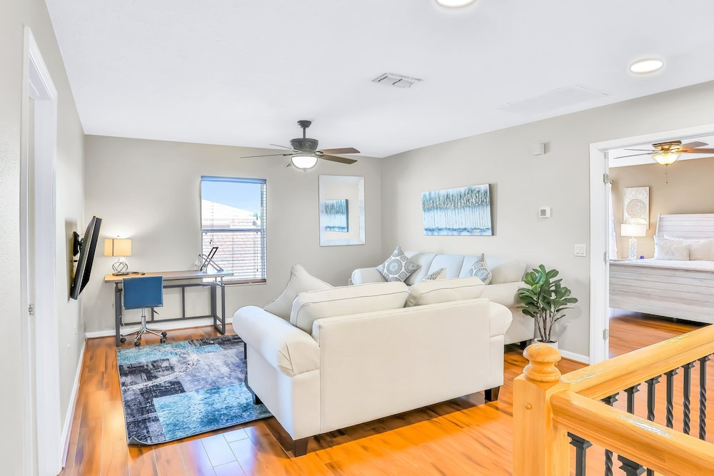 Dog-friendly Home w/ Private Hot Tub, High-speed Wifi, AC, Washer/dryer & Patio