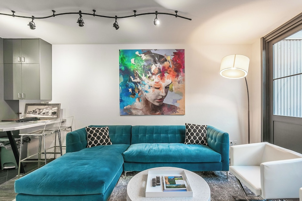 New San Juan 303 by Avantstay Modern Penthouse w/ Deck Overlooking Main Street