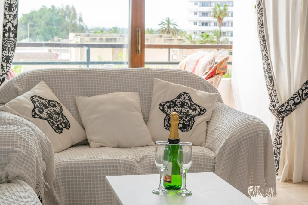 SOL - Nice flat close to the beach and leisure area Free WiFi