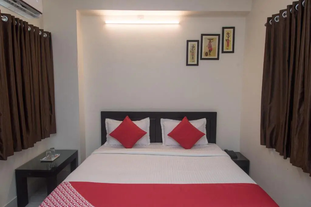 OYO 14838 Shree Jee Hotel