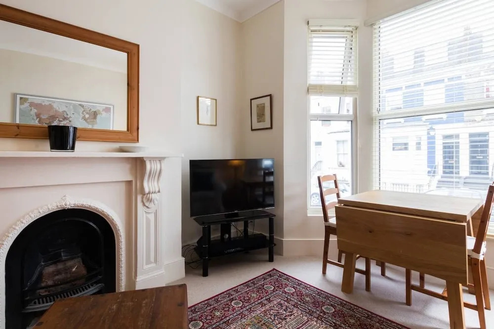 Lovely 1-bed Flat in Fulham Close to Tube!