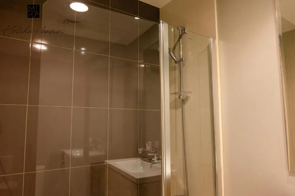 Mira Holiday Homes - Spacious Studio with Balcony - Free Wifi