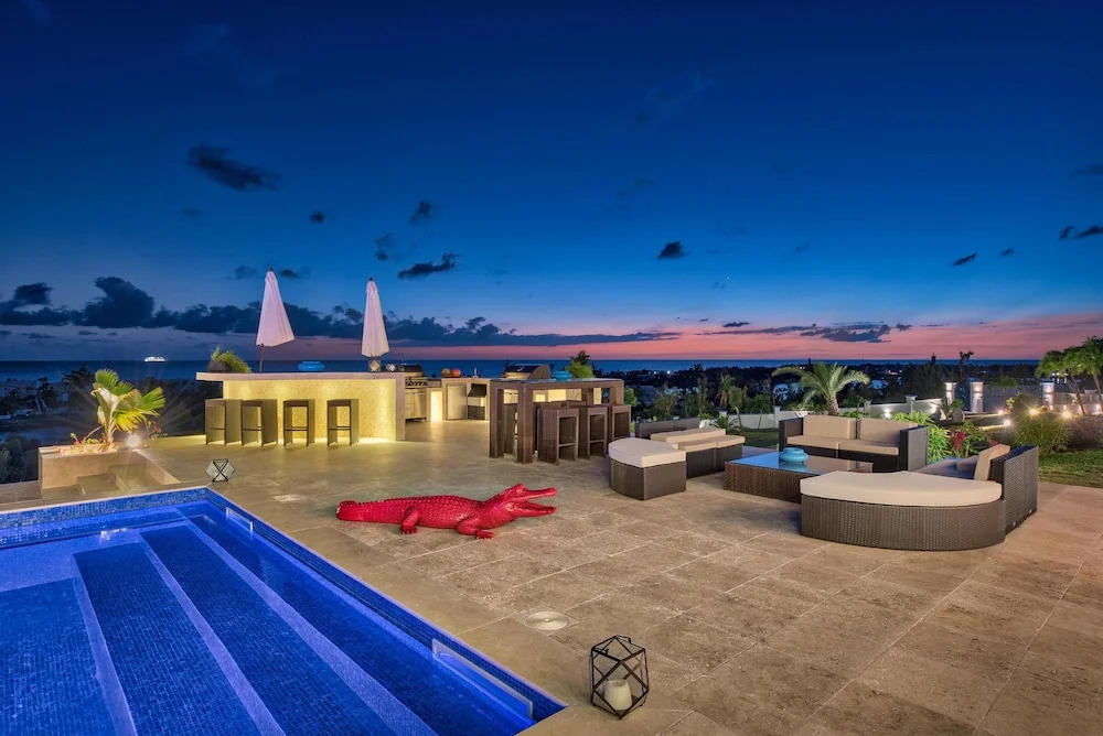 Swanky Caribbean Estate, Ocean Views, Heated Pool, AC, Free Wifi, Ping Pong, Pool Table