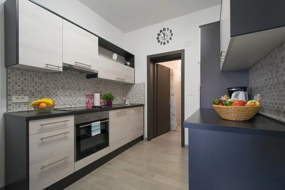 Apartments Mladenka