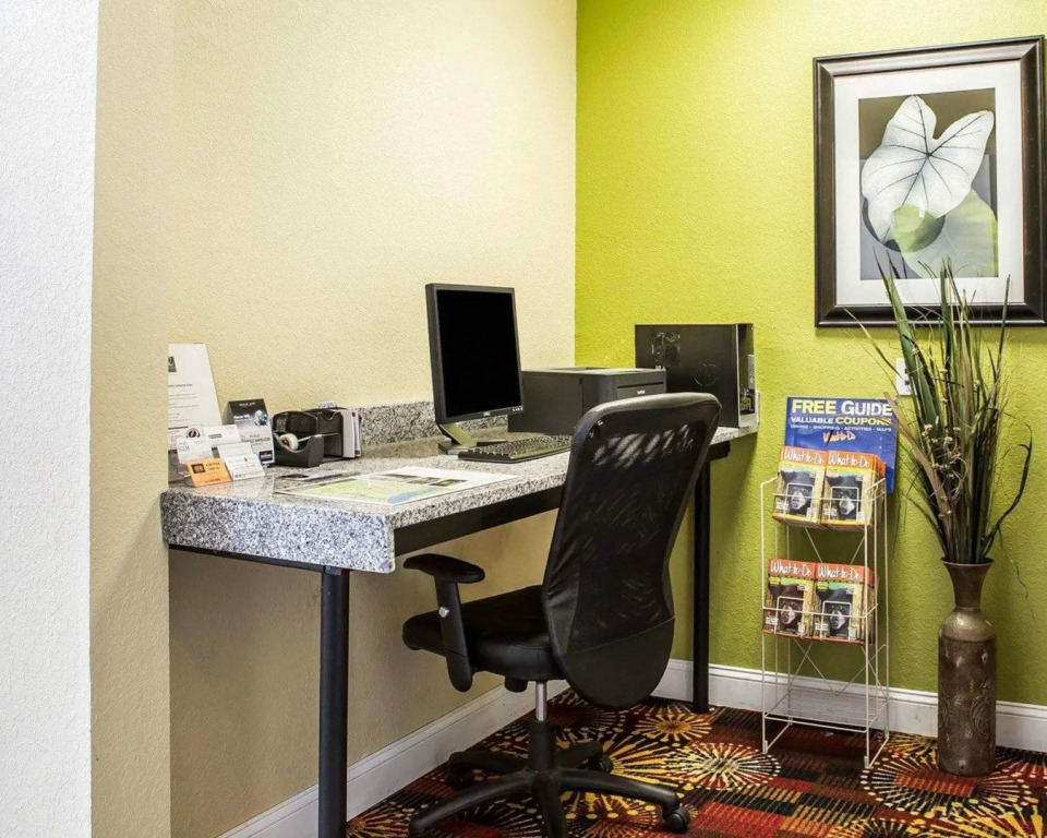 OYO Hotel Knoxville TN Cedar Bluff I-40