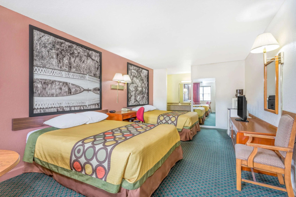 Super 8 by Wyndham Santee/I-95
