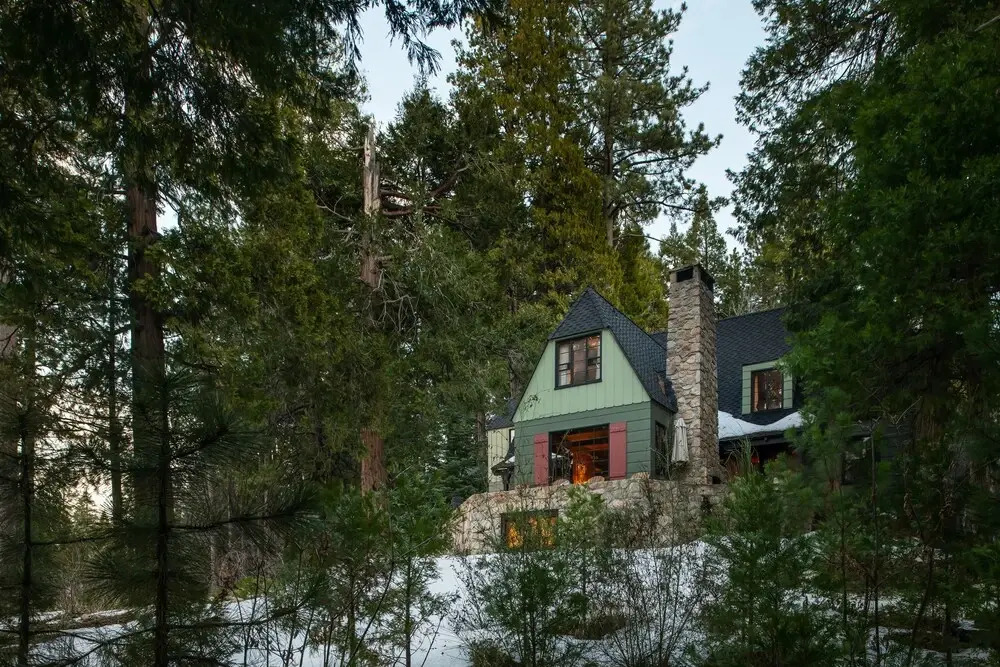 Holiday Lake Cabin by AvantStay