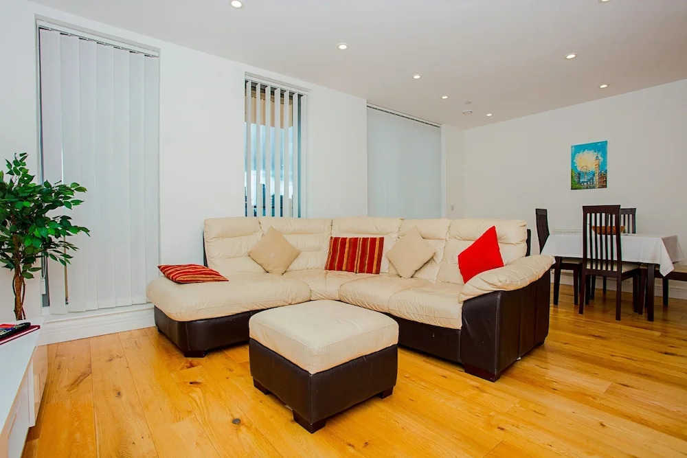 Beautiful 3 Bed Penthouse with Gym