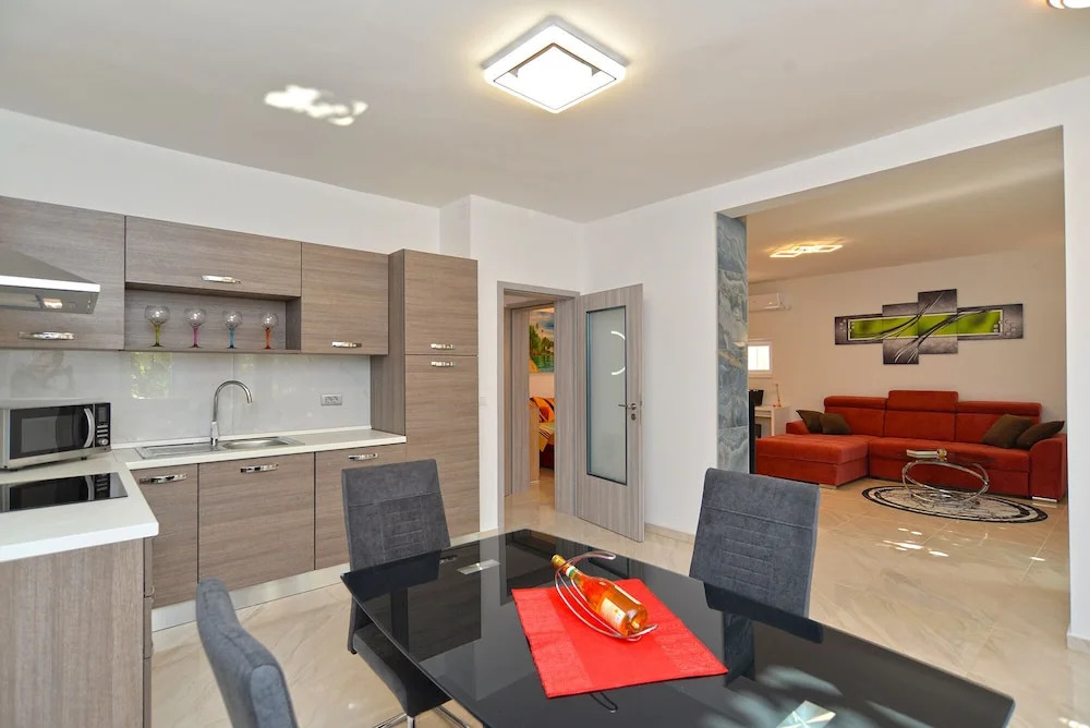 Apartment 925