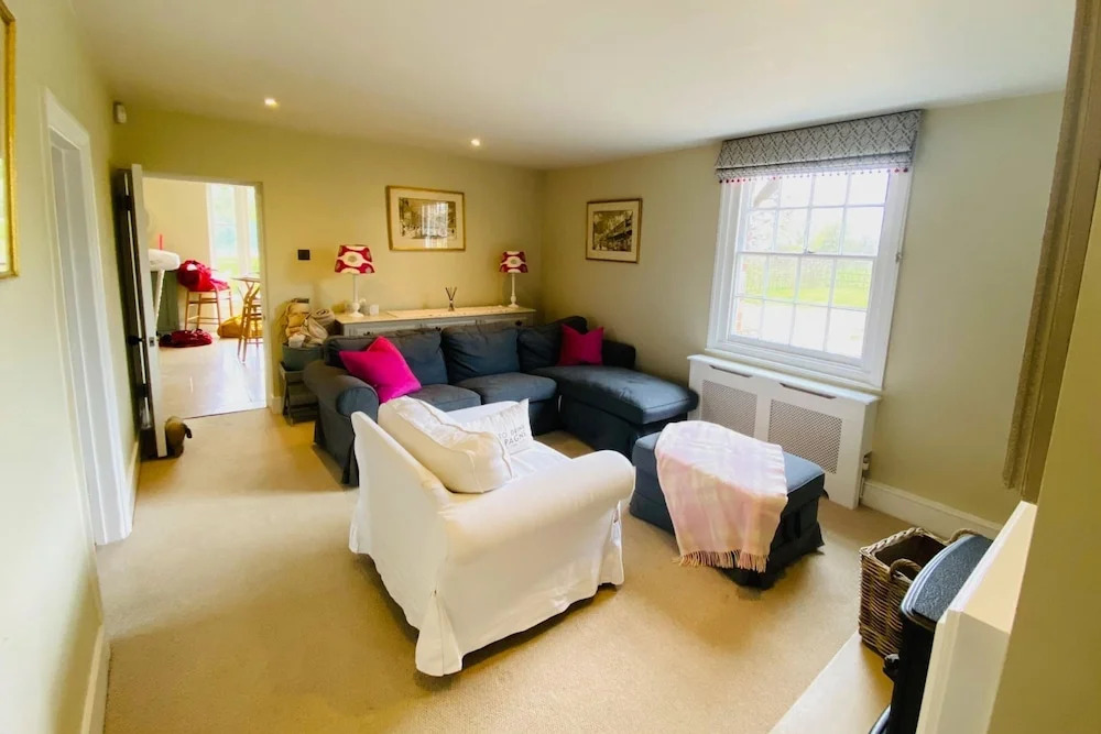 Stunning 6-bed Country House With Heated Pool