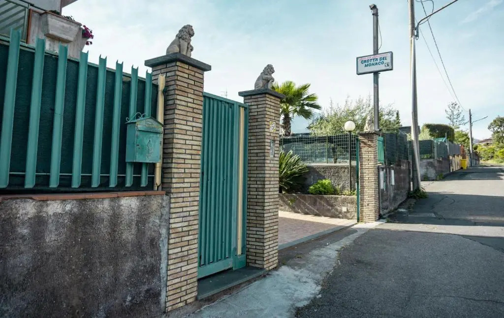 Grotta del Monaco