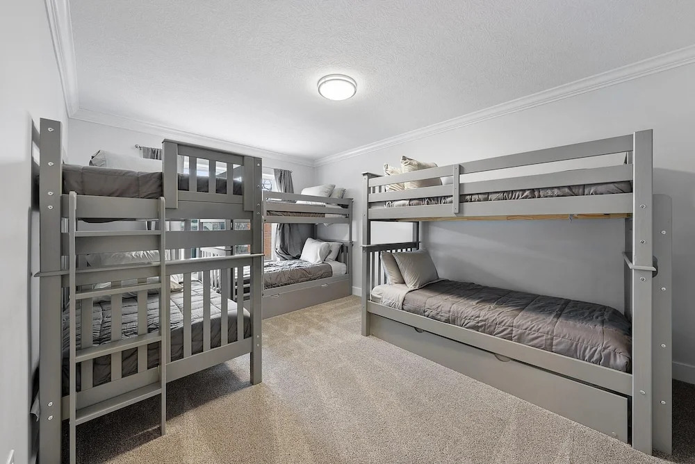 Brand New Lux 18 Beds w 2 Hot Tubs - Short North