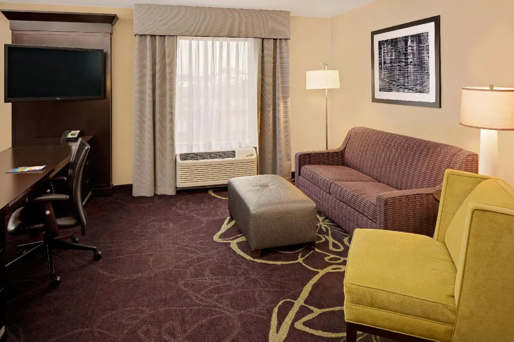 Hampton by Hilton Lansing West