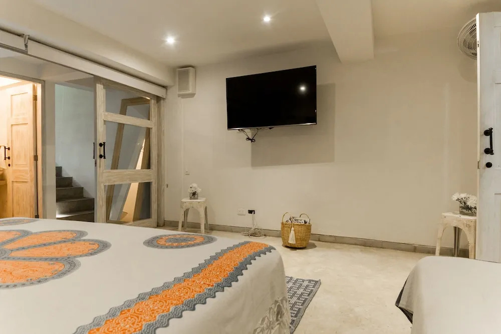 Lux Casa Lucia Boutique Rooftop Pool by Nomad Guru