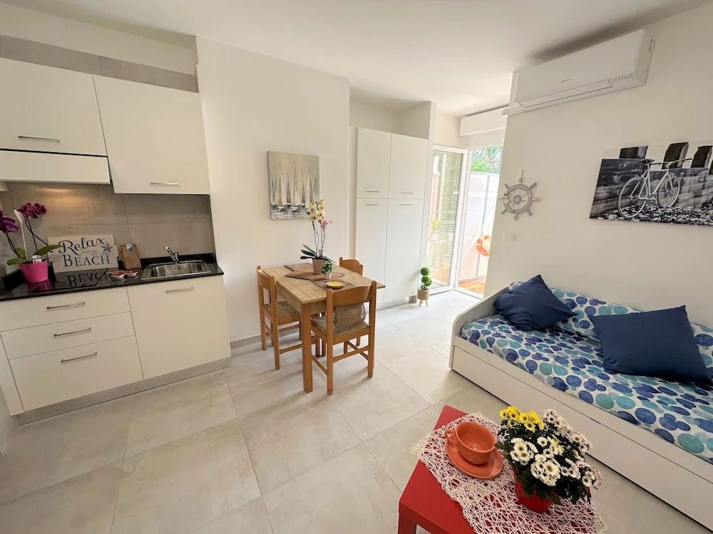 Charming Studio Just a Short Walk From the Beach