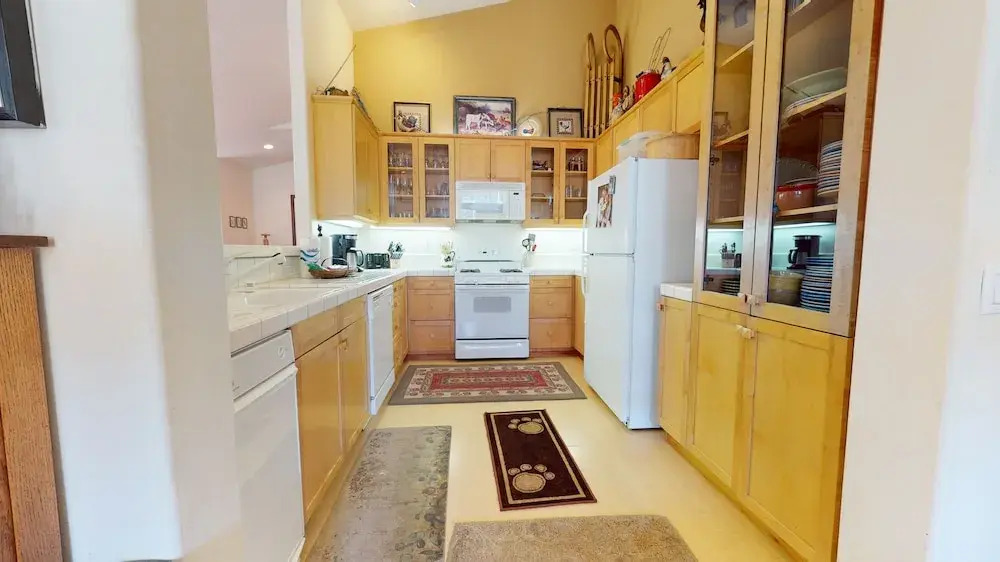 Snowcreek V 760 Pet-Friendly, Amazing Mountain Views, Private 2 Car Garage, Washer Dryer by RedAwning