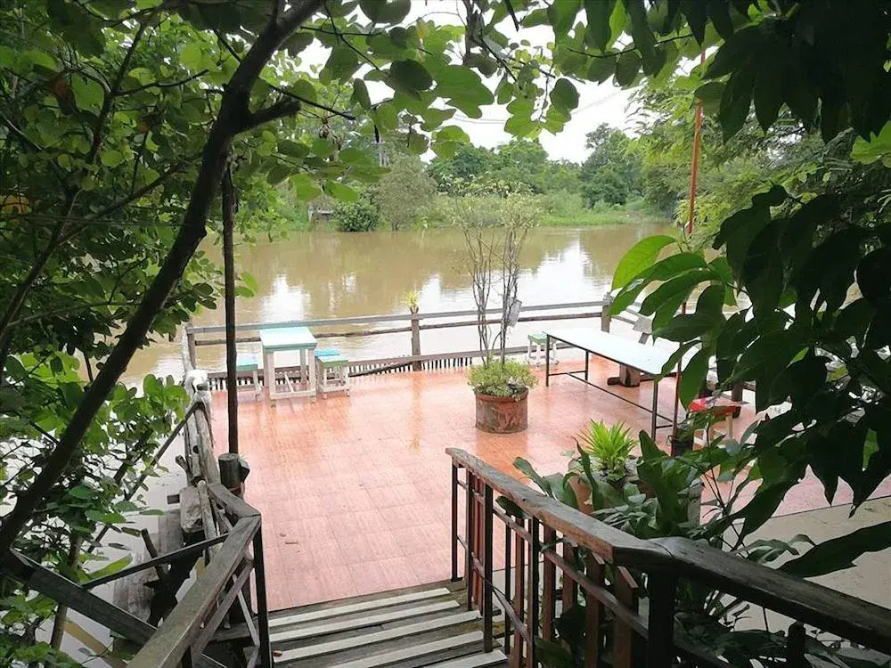 Ausgust Riverside Resort