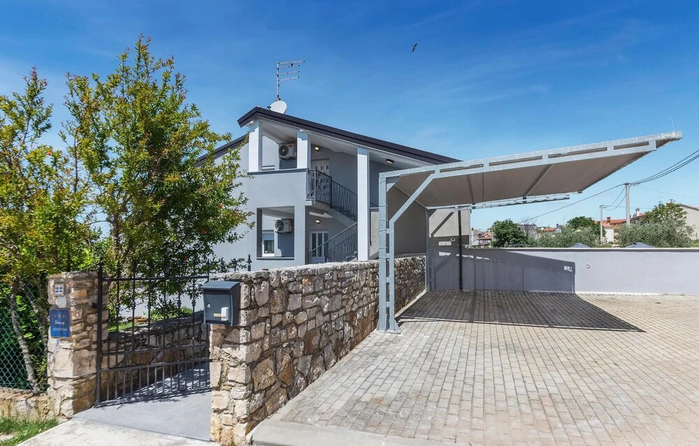 Stunning Apartment in Porec With 2 Bedrooms, Wifi and Outdoor Swimming Pool