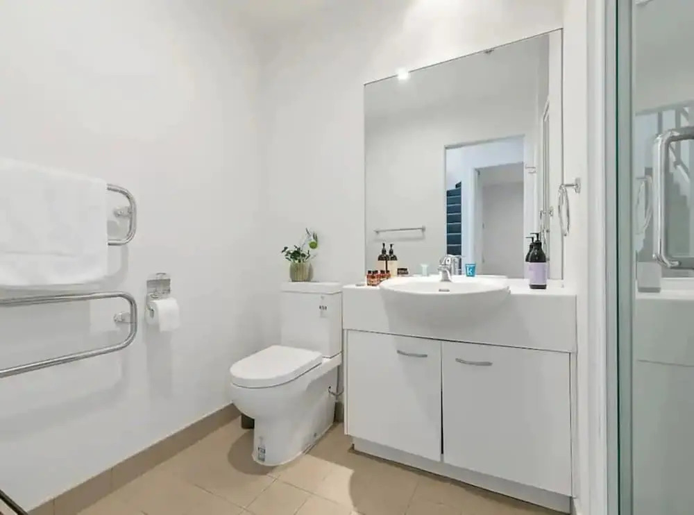 Roomy Loft 2 Bedroom w/ Free Parking Zodiak Stays