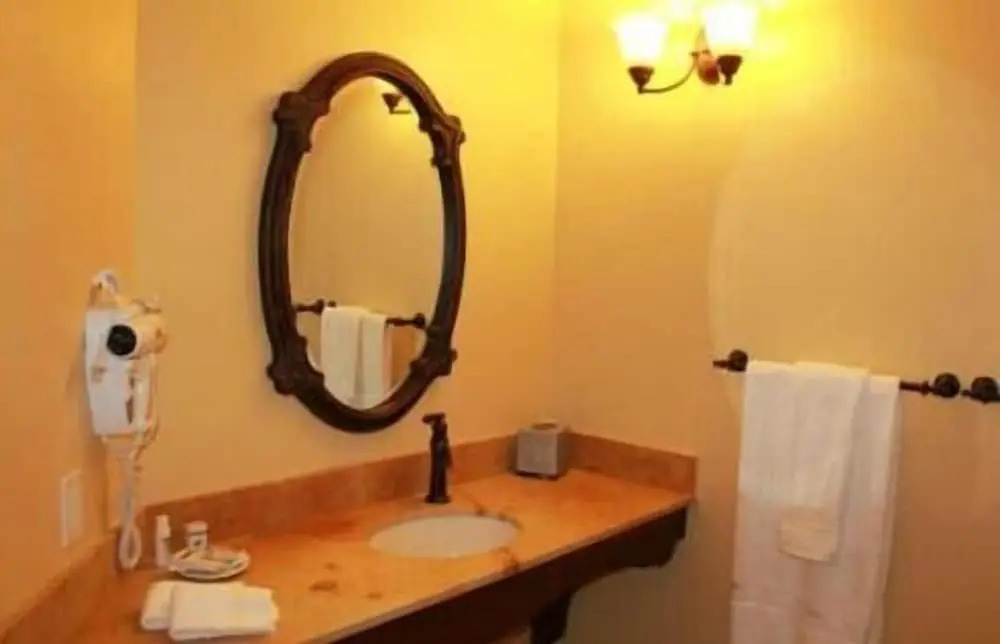 Windsor Hotel & Restaurant