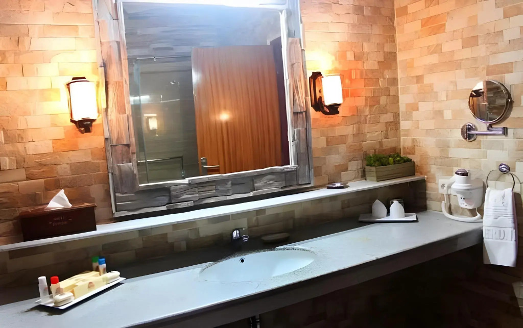 Seruni Hotel Hobbit House